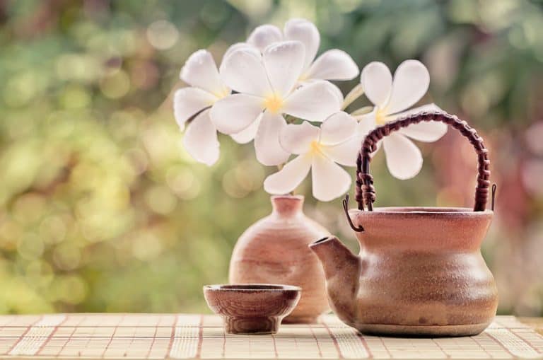 Theepot met bloem